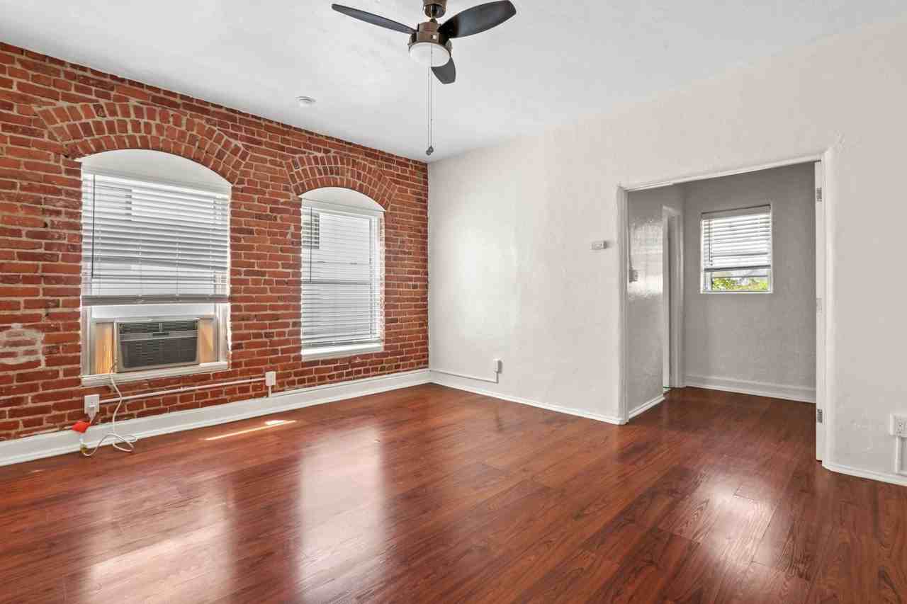 Silver Lake Towers Apartments 3408 W Sunset Blvd, Los Angeles, CA