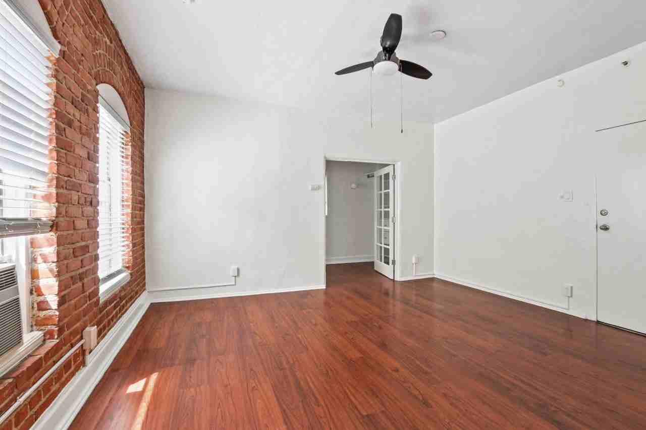 Silver Lake Towers Apartments 3408 W Sunset Blvd, Los Angeles, CA