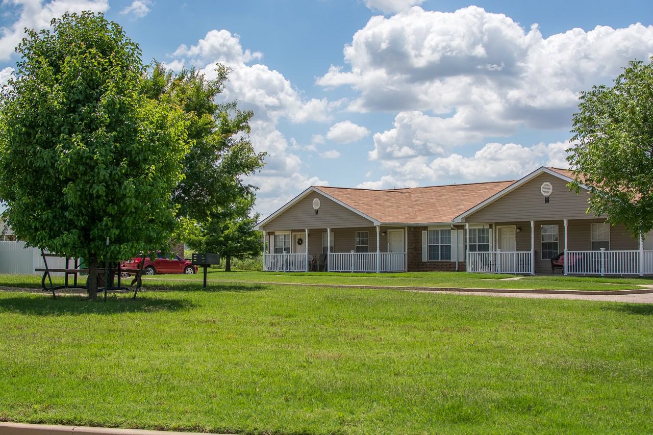 Woodson Park Apartments 1400 West Woodson Street 100, El Reno, OK 73036 Zumper