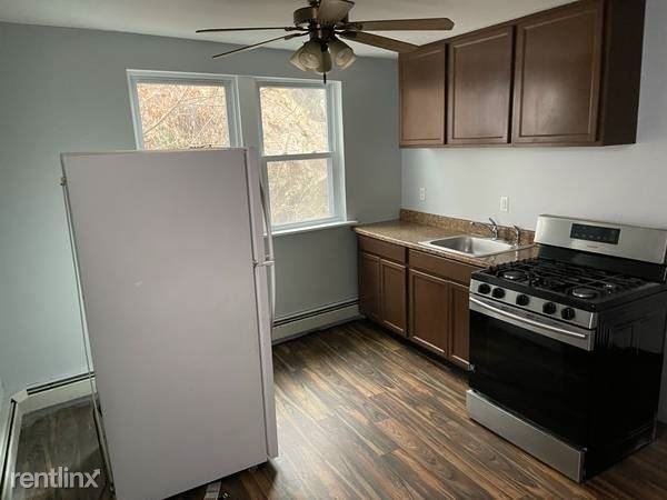 Scenic 1 Bedroom Apartment Over Storefront Apartments E Main St