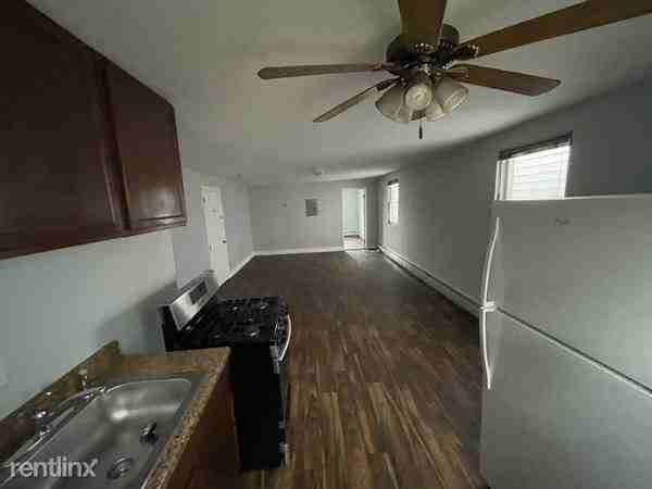 Scenic 1 Bedroom Apartment Over Storefront Apartments E Main St