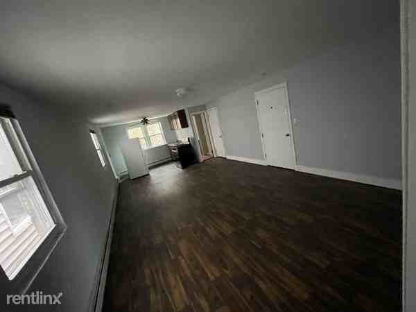 Scenic 1 Bedroom Apartment Over Storefront Apartments E Main St