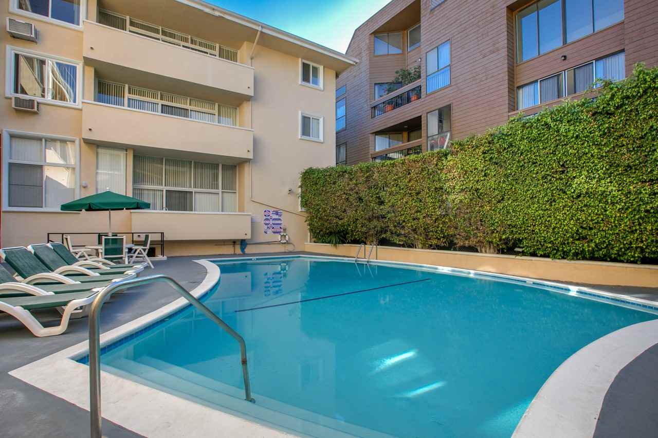 Brentwood Towers Apartments 11600 Montana Ave, Los Angeles, CA 90049