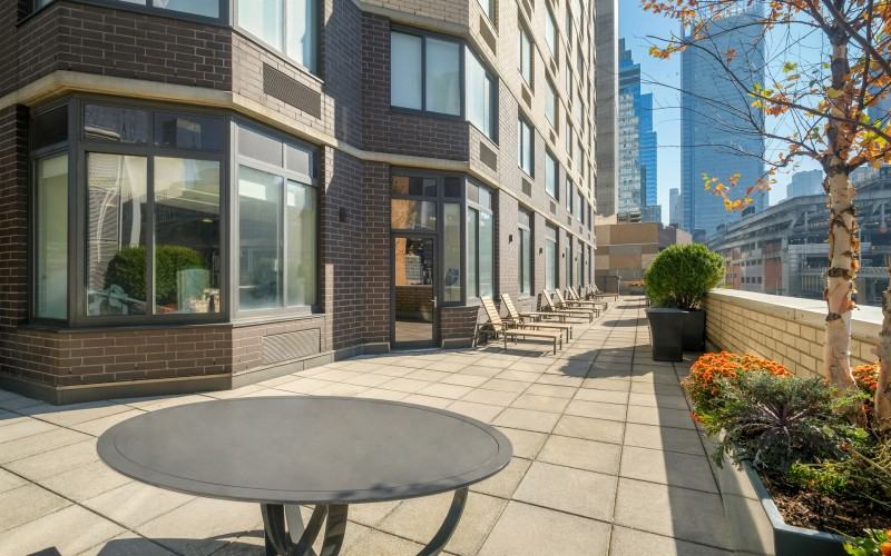 W 42nd St 39F, New York, NY 10036 3 Bedroom Apartment for 6,995/month