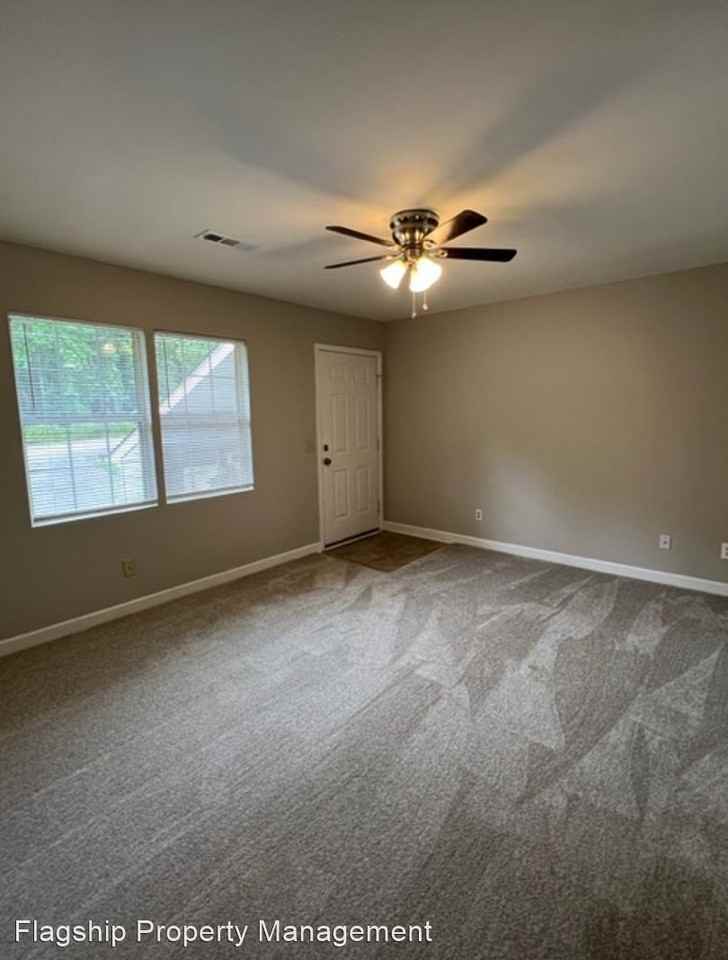 This spacious unit of a Quadplex has 2 bedrooms and 1 full bath new