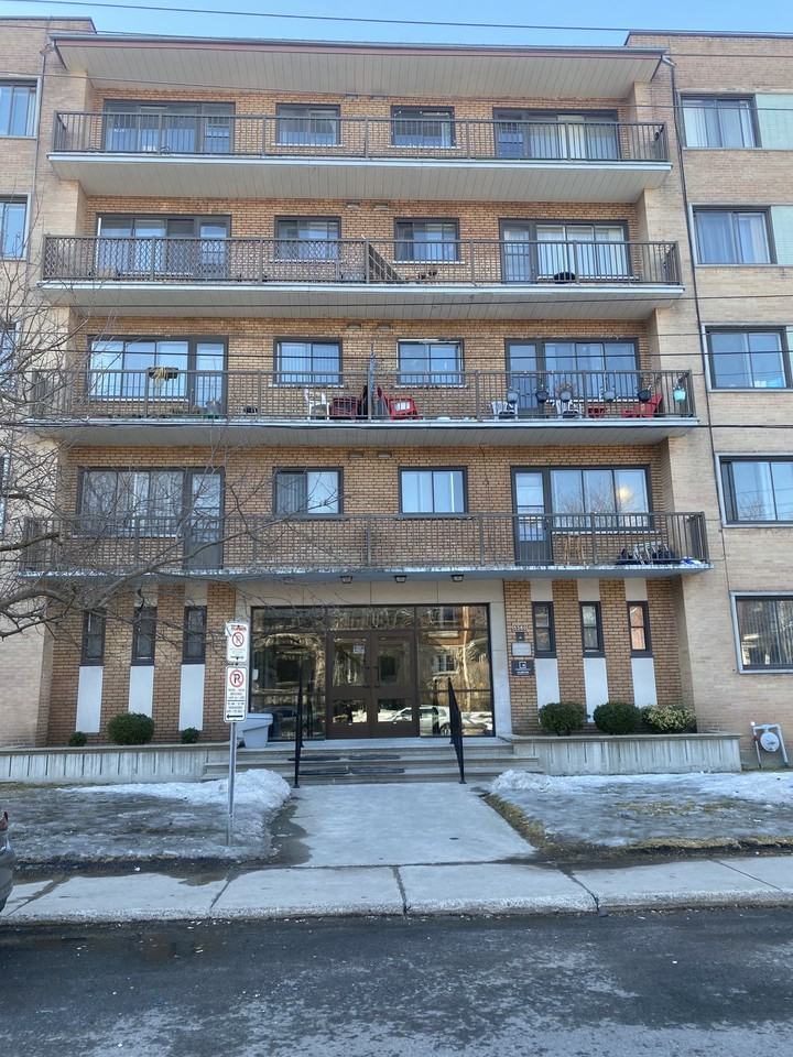 MACDONALD Apartments 5360 Avenue Macdonald 204, Côte SaintLuc, QC