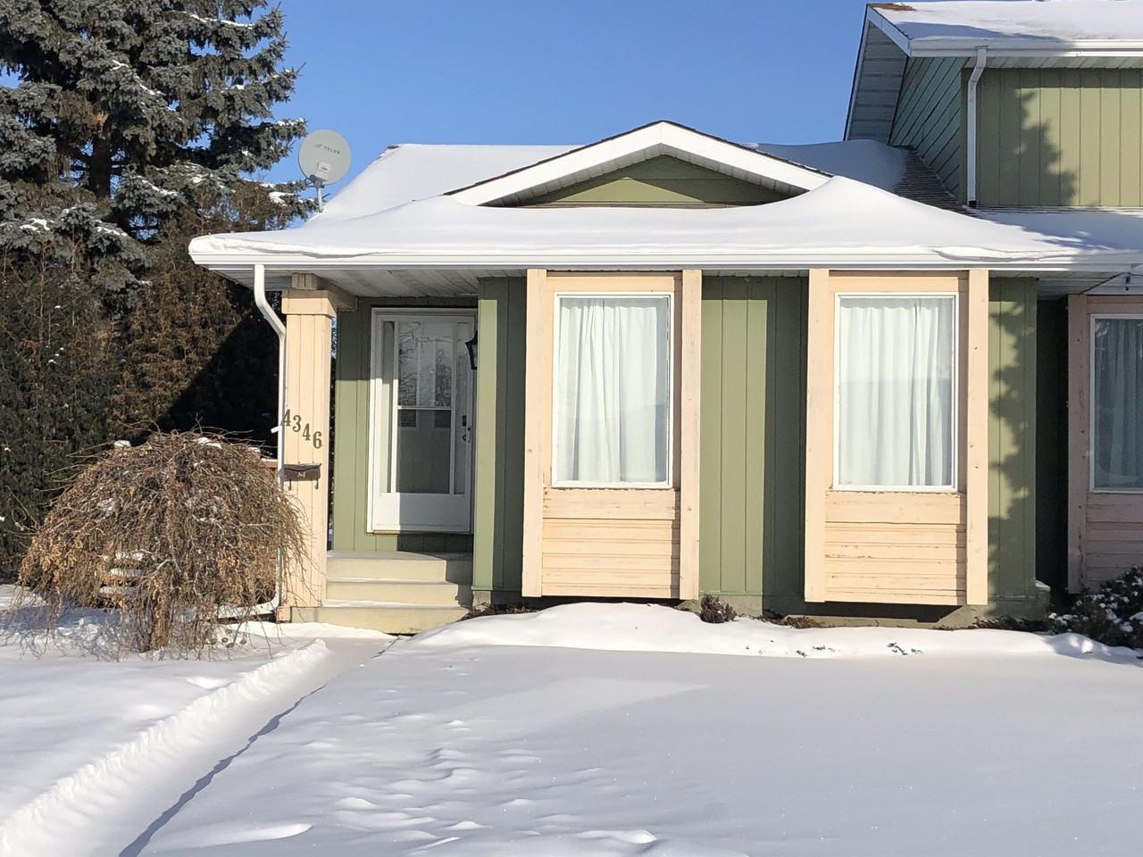 3 Bed 2 Bath Updated Duplex in Gibbons**Fenced Yard**Lots of Storage