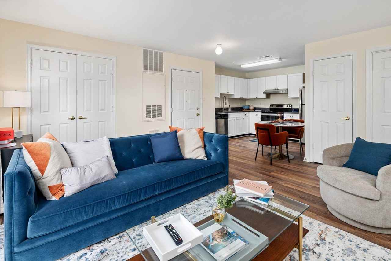 Manchester Lakes Apartment Homes Apartments 7131 Silver Lake Blvd