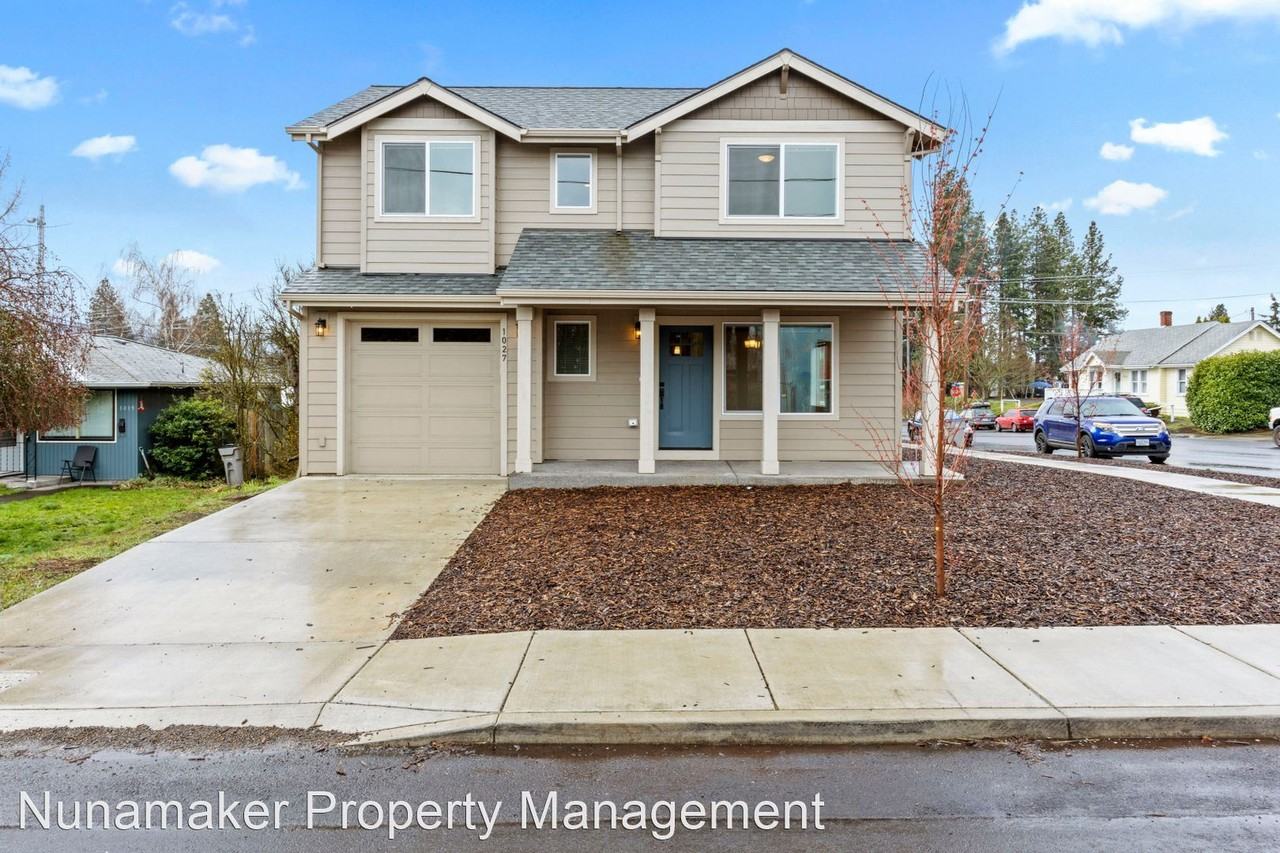 1027 Wilson Street 1401 11th Street Apartments in Hood River, OR