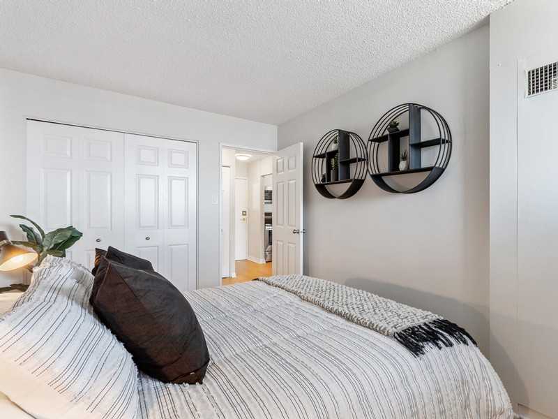 1975 St. Laurent Boulevard Apartments 1975 St. Laurent Blvd, Ottawa