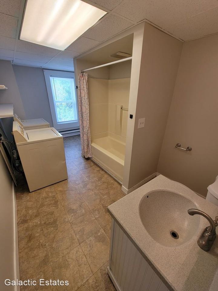 667 Massabesic St Apartments in Hallsville, Manchester, NH 03103 Zumper