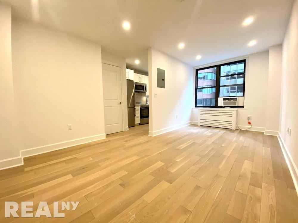 E 48th St 3M, New York, NY 10017 1 Bedroom Apartment for 4,579/month