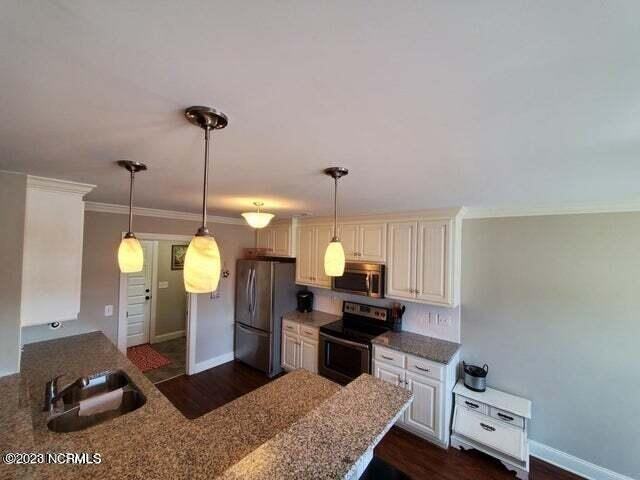 683 Brookfield Dr, Winterville, NC 28590 3 Bedroom House for 2,050