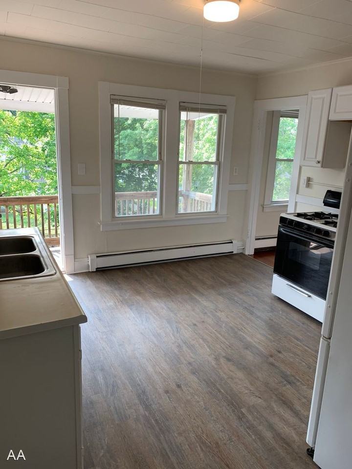 70 Maple St Apartments in Chicopee, MA 01020 Zumper