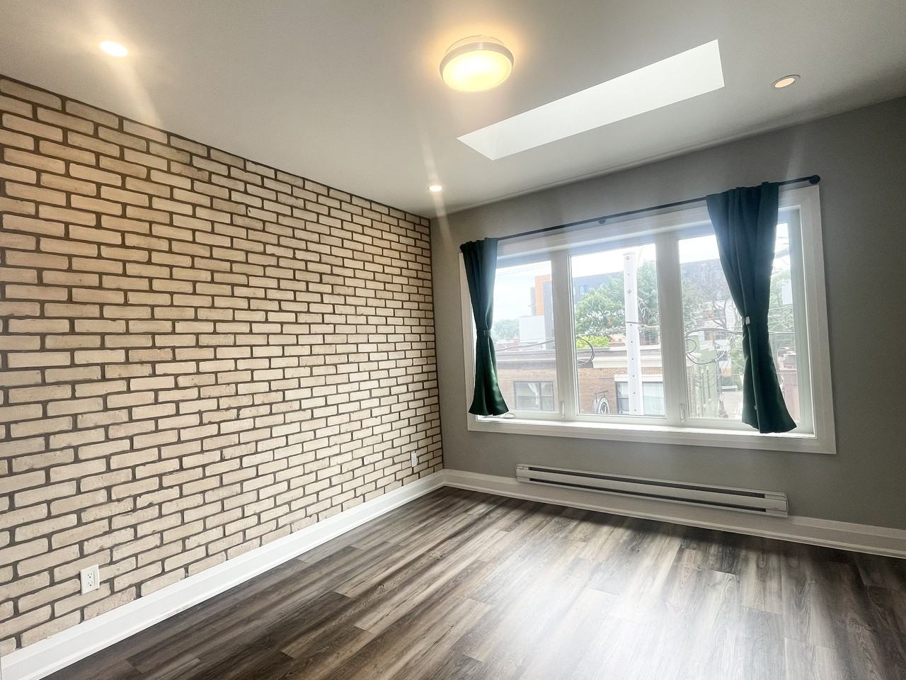 301 Barton Street East, Hamilton, Ontario Apartments 301 Barton St E