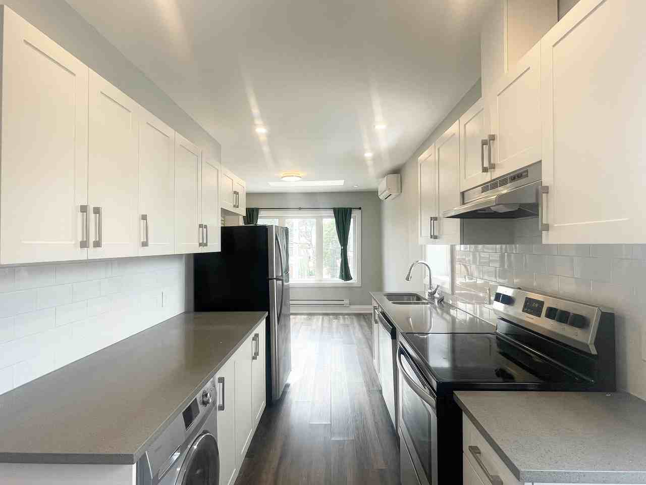 301 Barton Street East, Hamilton, Ontario Apartments 301 Barton St E