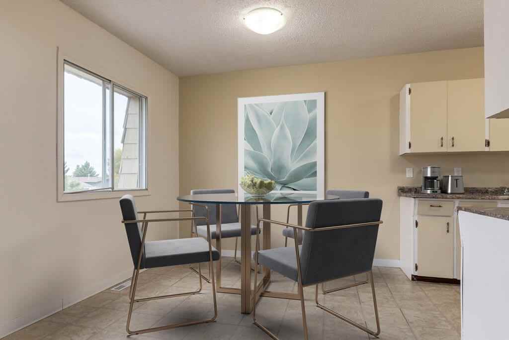 Thompson Court Apartments 2504 Thompson Cres Se, Medicine Hat, AB T1B