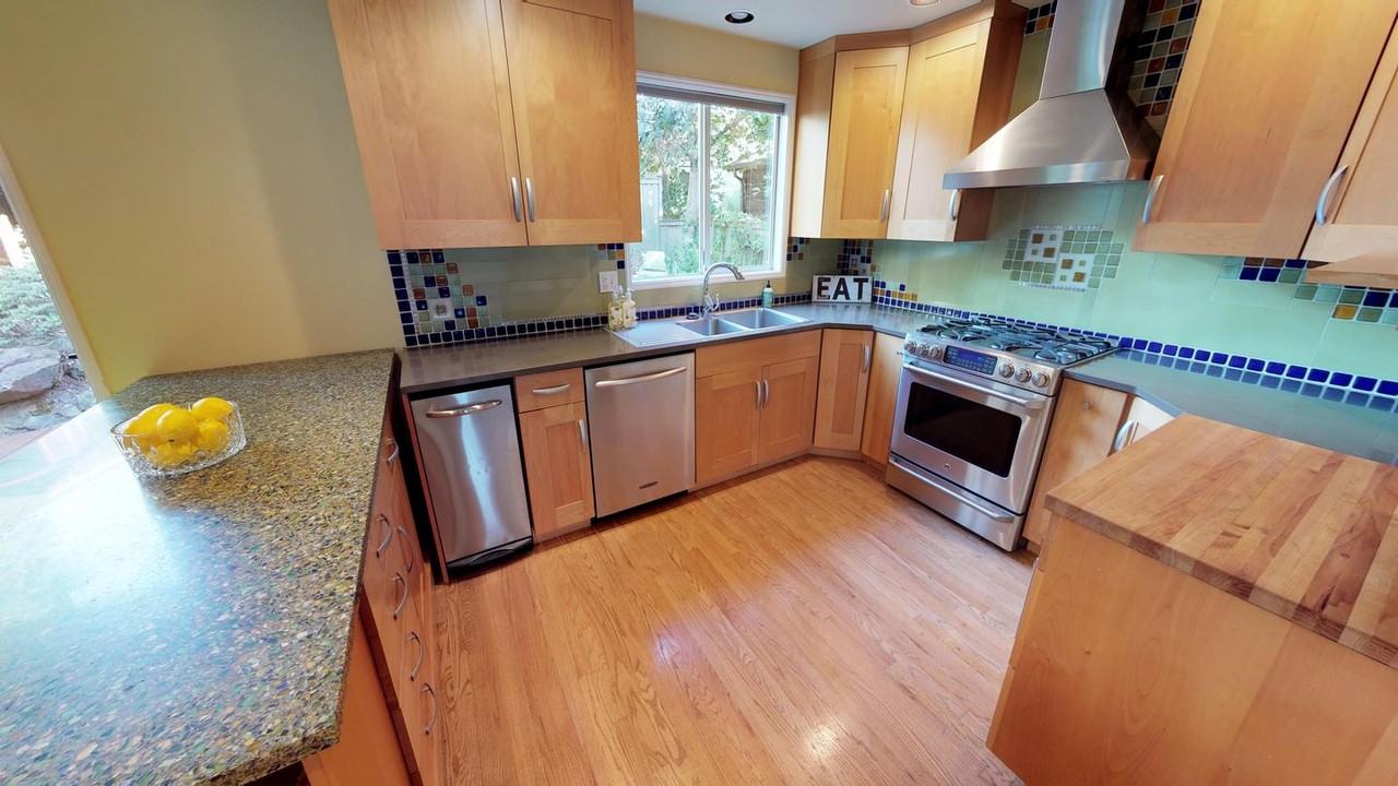 Private Bedroom in Phinney Ridge Home With Beautifully