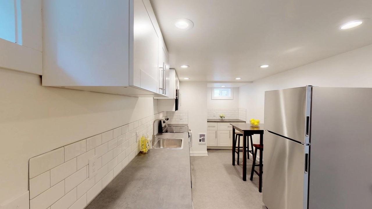 Private Room in Charming Hawthorne Unit With Private Yard Apartments