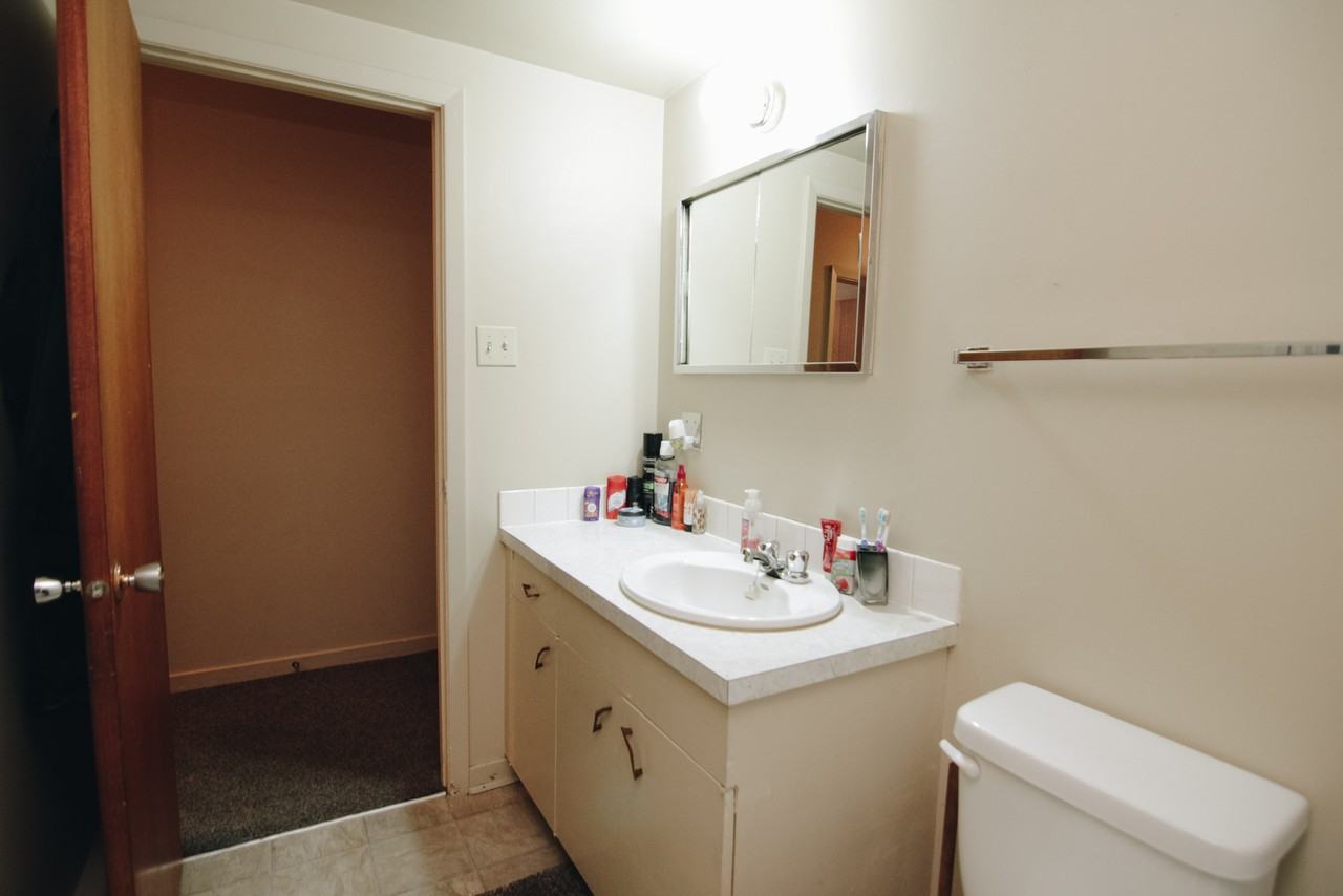 23 Angus Rd Apartments in Coronation Park, Regina, SK S4R 3K9 Zumper