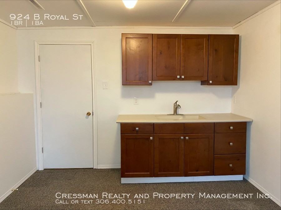 924 Royal St Apartments in Rosemont Mount Royal, Regina, SK S4T 4Z6