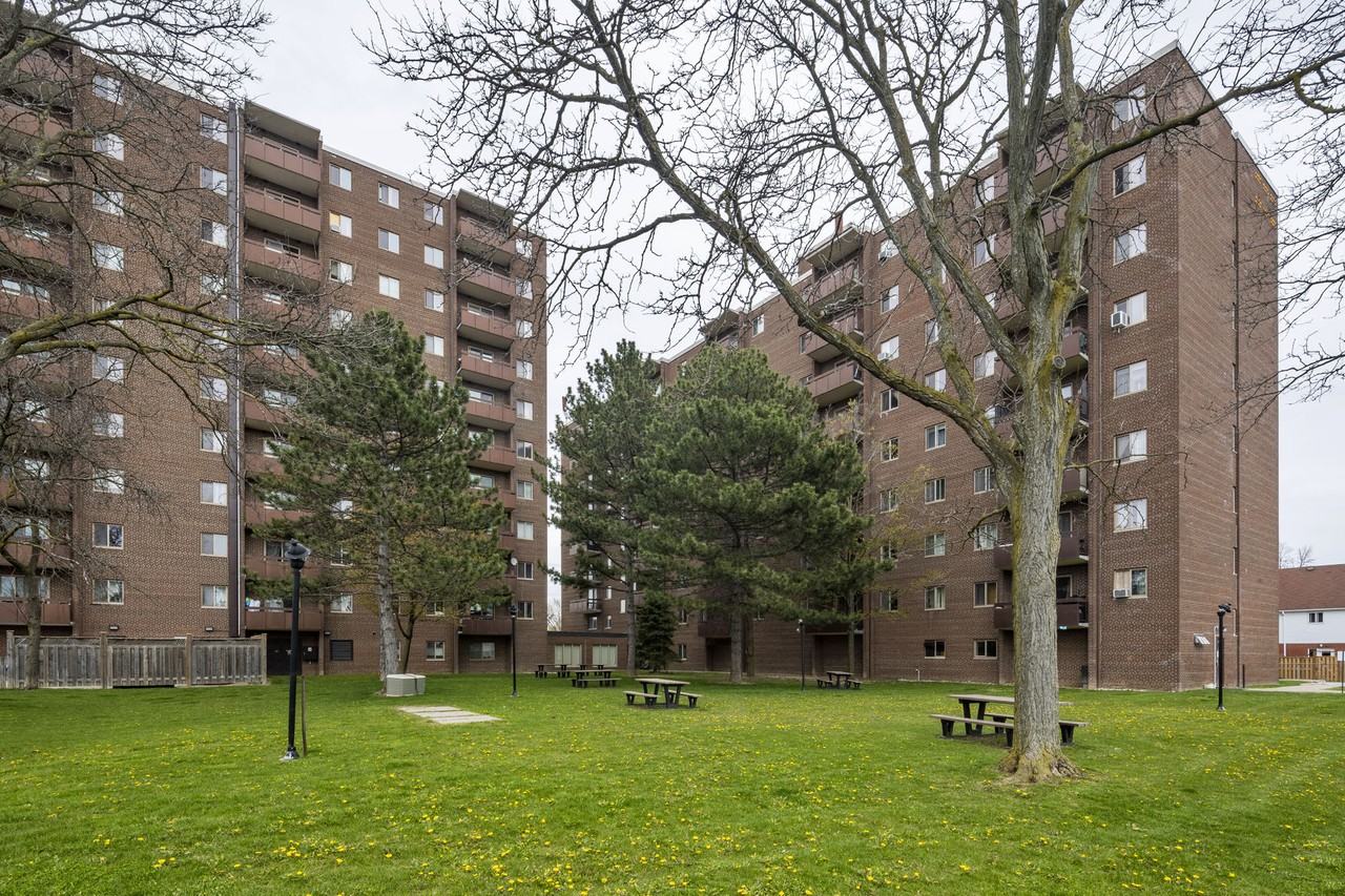 122 Bronte St Apartments in Bronte Meadows, Milton, ON L9T 1Y9 Zumper