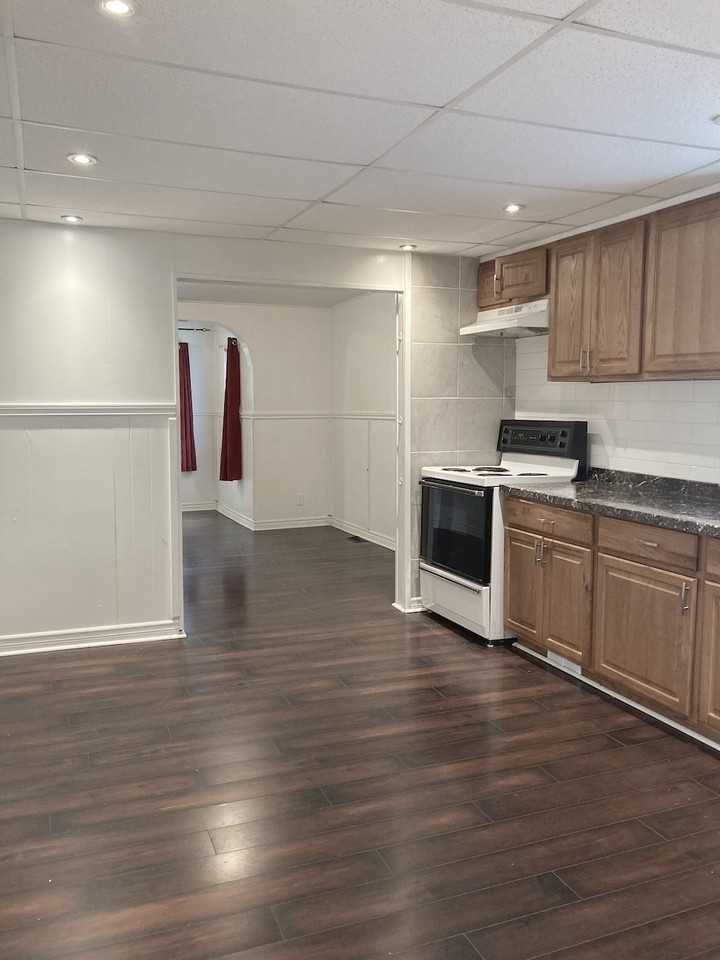 1527 Ford Blvd, Windsor, ON N8T 2C7 3 Bedroom House for 1,700/month Zumper