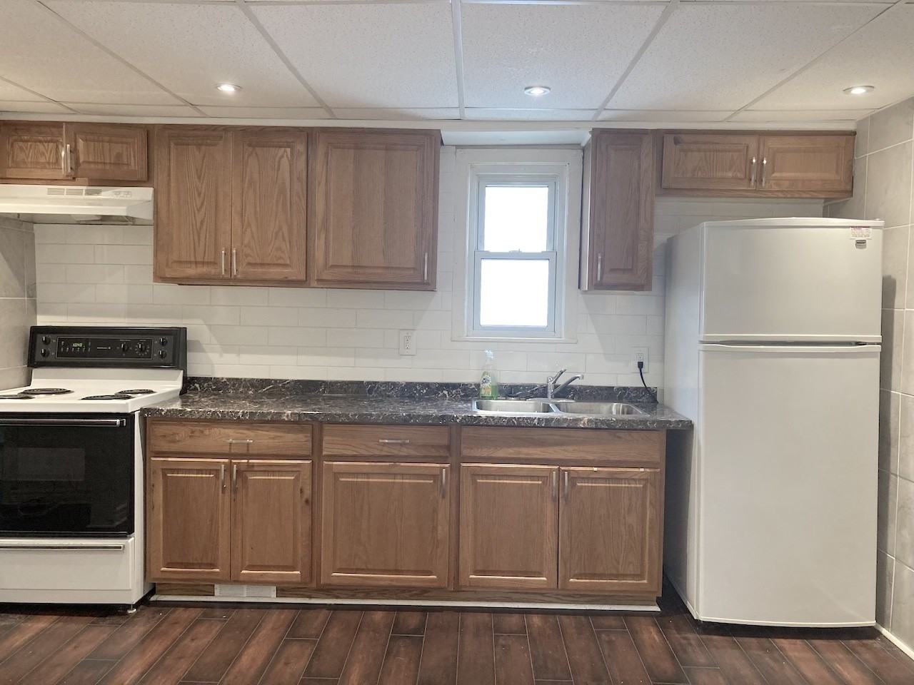 1527 Ford Blvd, Windsor, ON N8T 2C7 3 Bedroom House for 1,700/month Zumper