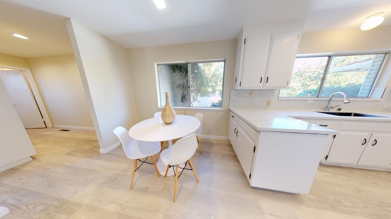 Bright Mountain View home with spacious backyard Apartments in Mountain