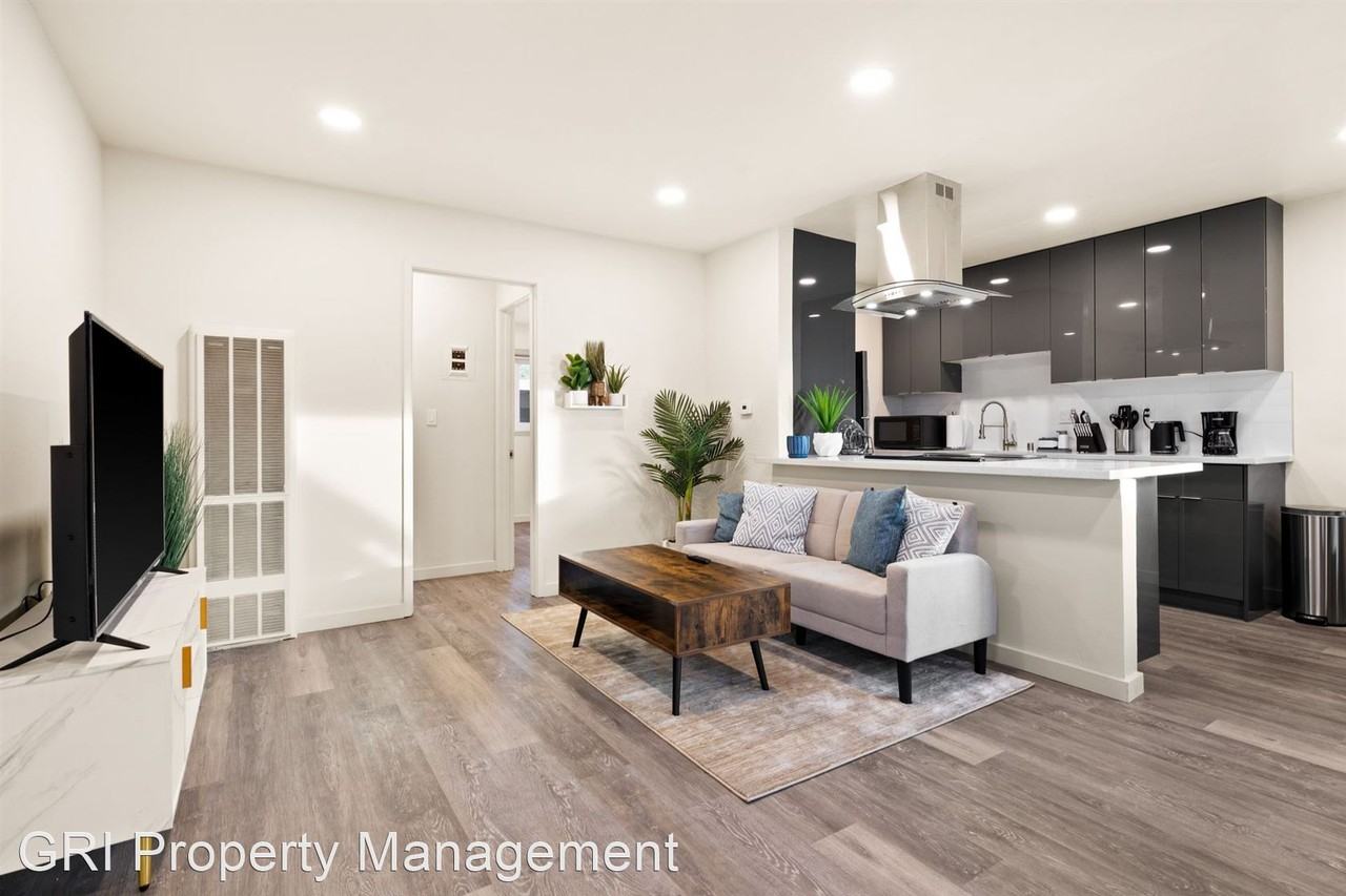 Dunster Dr Apartments, Five Minute Walk to Downtown Campbell 430