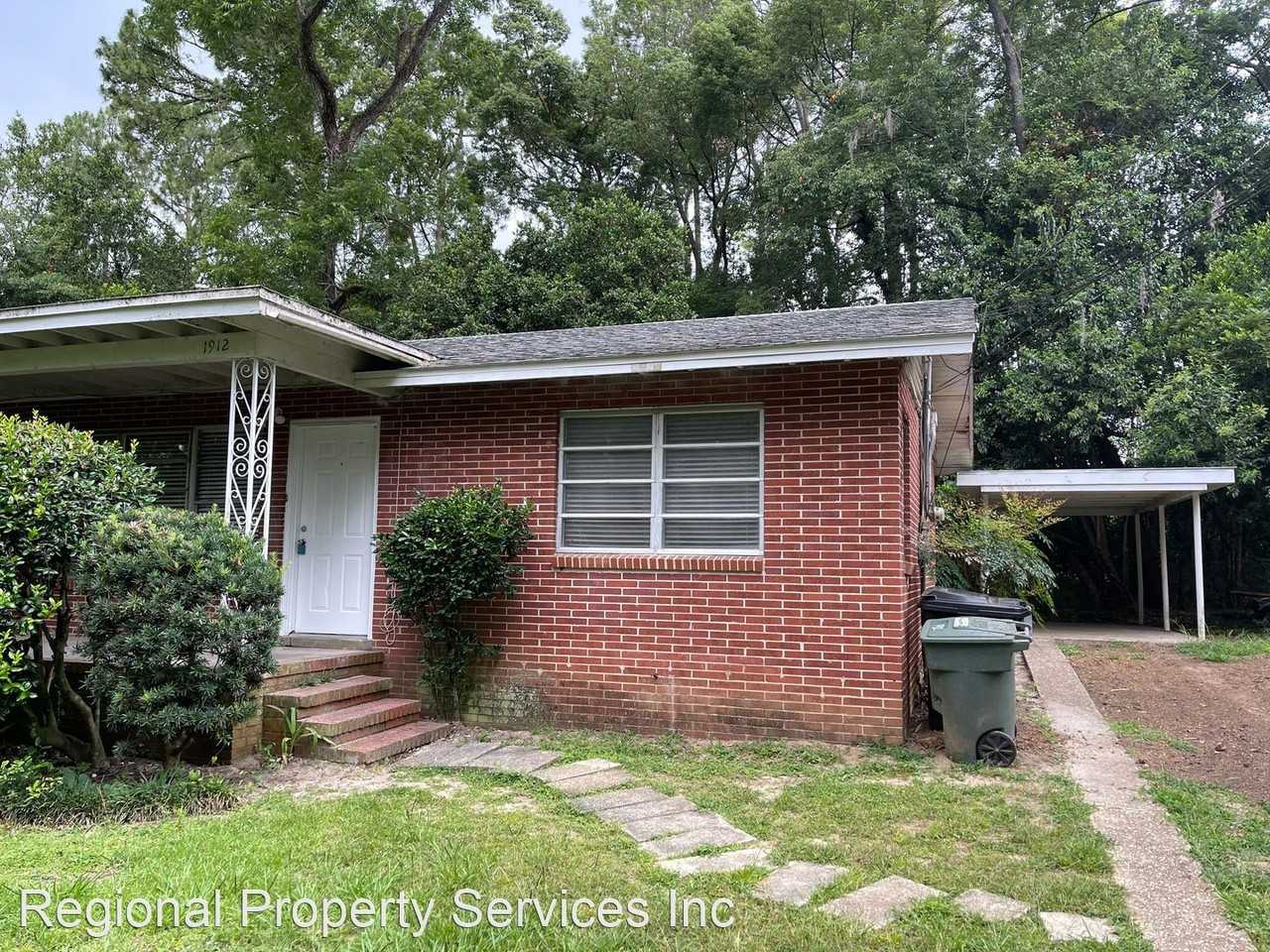 1912/10 Drive Apartments in Hartsfield Plantation, Tallahassee