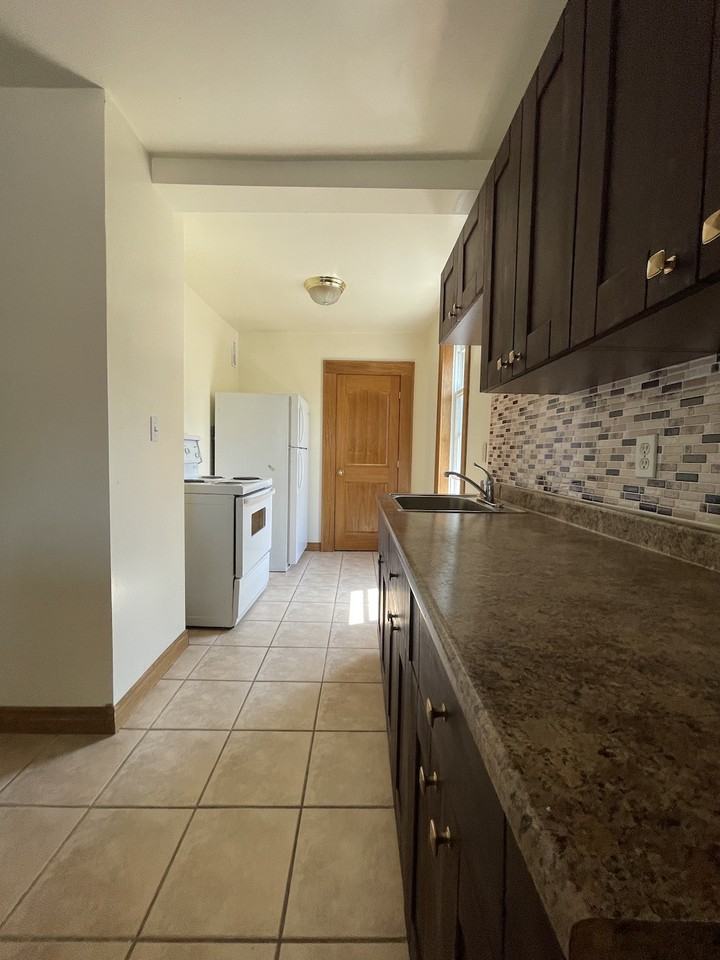 1685 Albert Rd Apartments in Ford City, Windsor, ON N8Y 3R4 Zumper