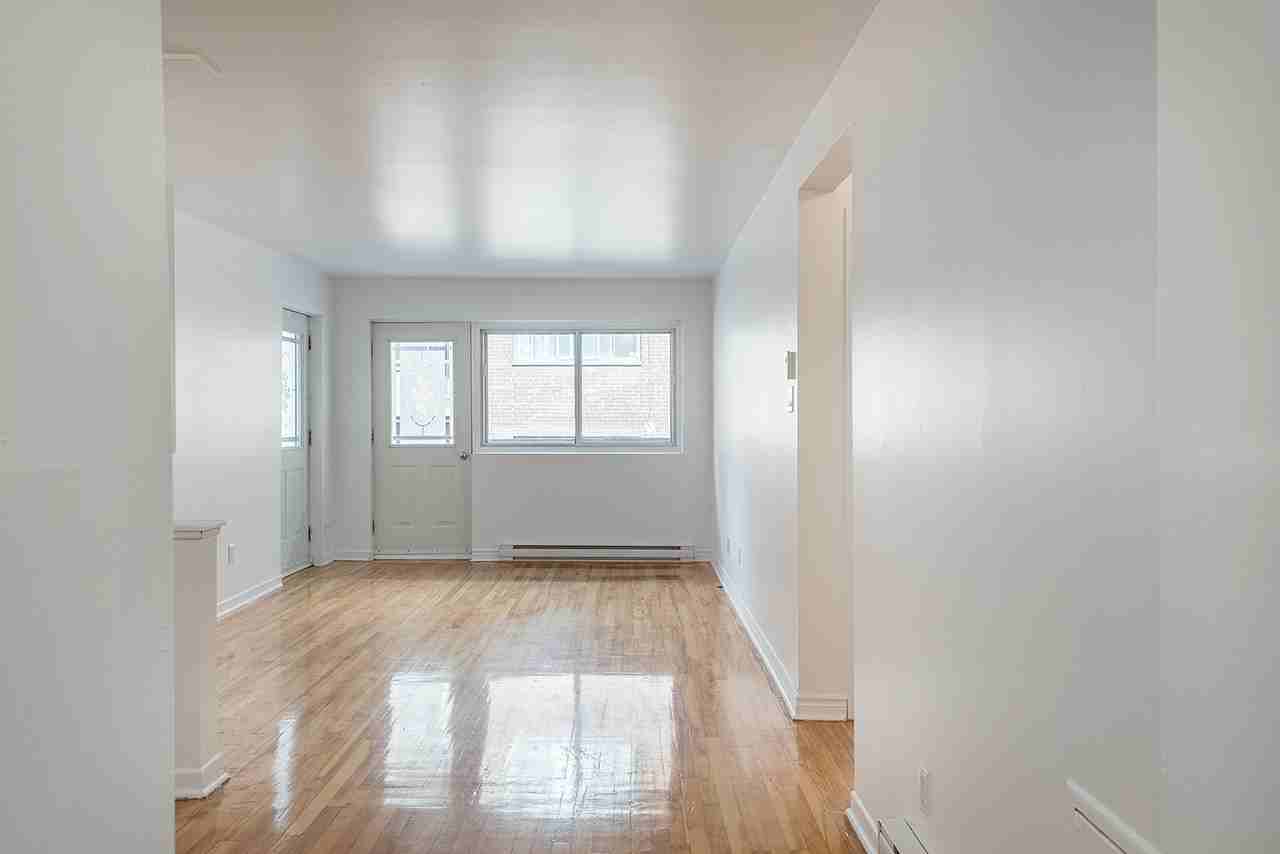 4600 Queen Mary Apartments 4602 Ch QueenMary, Montréal, QC H3W 1W6