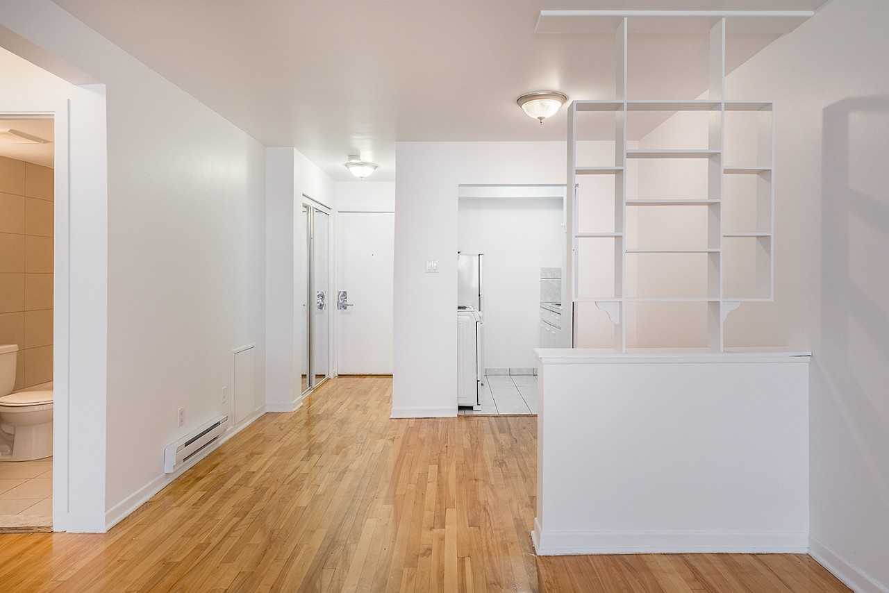 4600 Queen Mary Apartments 4602 Ch QueenMary, Montréal, QC H3W 1W6