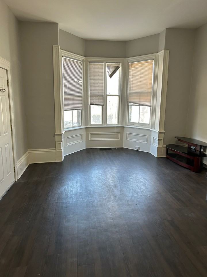 445 Central Avenue Apartments 445 Central Ave, London, ON N6B 2E9