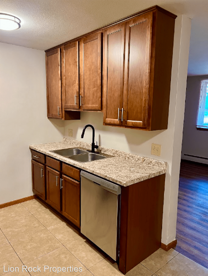 to Windsor Court Robbinsdale Where Pets are Family Too