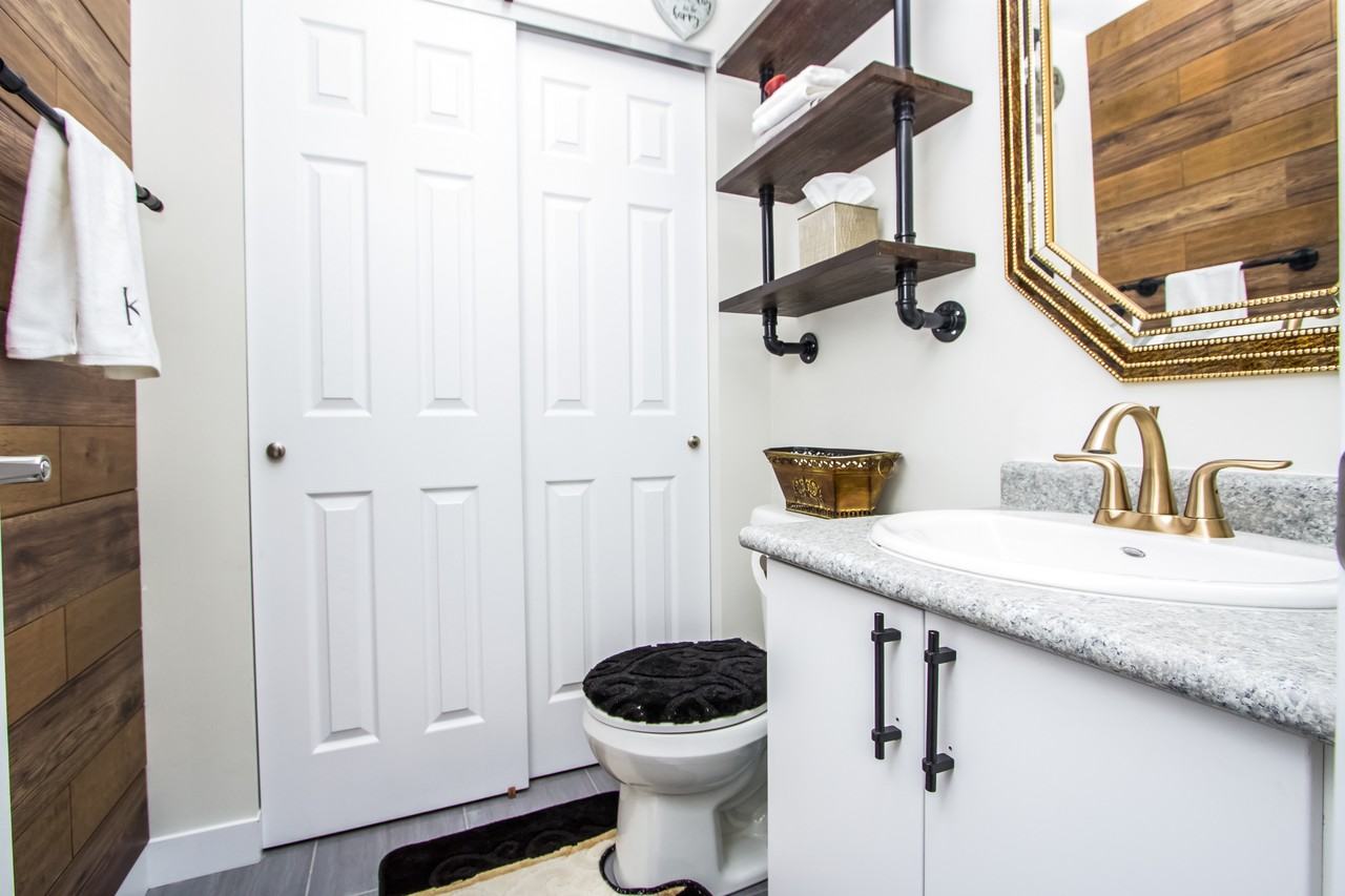 2 Bicknell Avenue, Toronto, ON M6M 4G3 2 Bedroom Apartment for 3,100