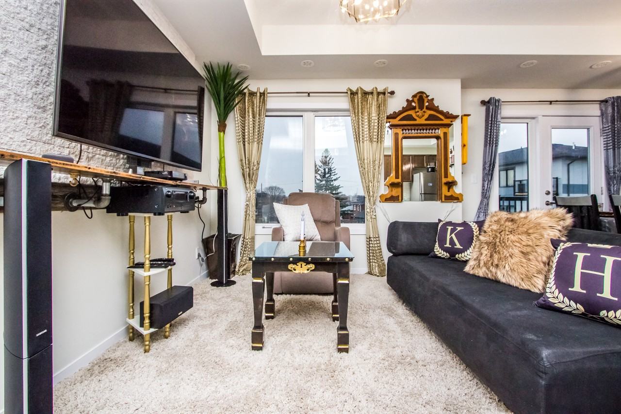 2 Bicknell Avenue, Toronto, ON M6M 4G3 2 Bedroom Apartment for 3,100