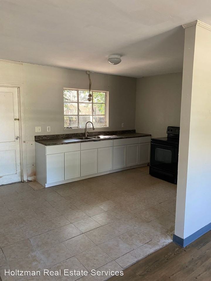 206 A & B W Fourth Street Apartments in Vidalia, GA 30474 Zumper