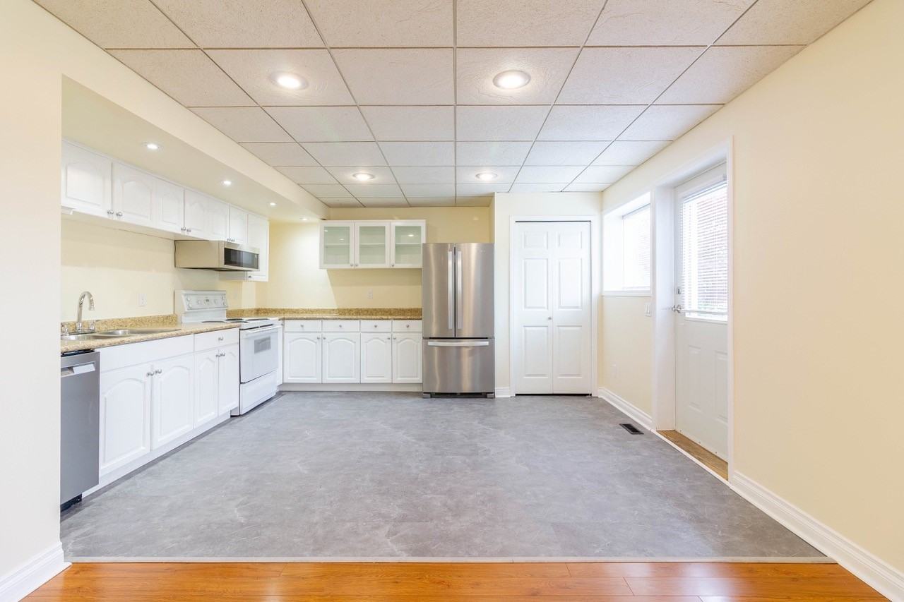 7305 Queenston Court, Burnaby, BC V5A 1J2 1 Bedroom House for 2,000