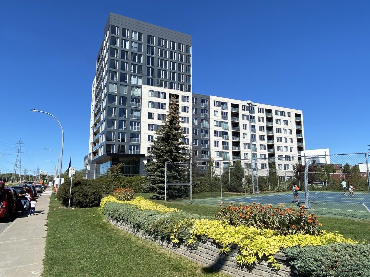 Monarc Phase I Apartments 11201 Boul Cavendish, SaintLaurent, QC H4R