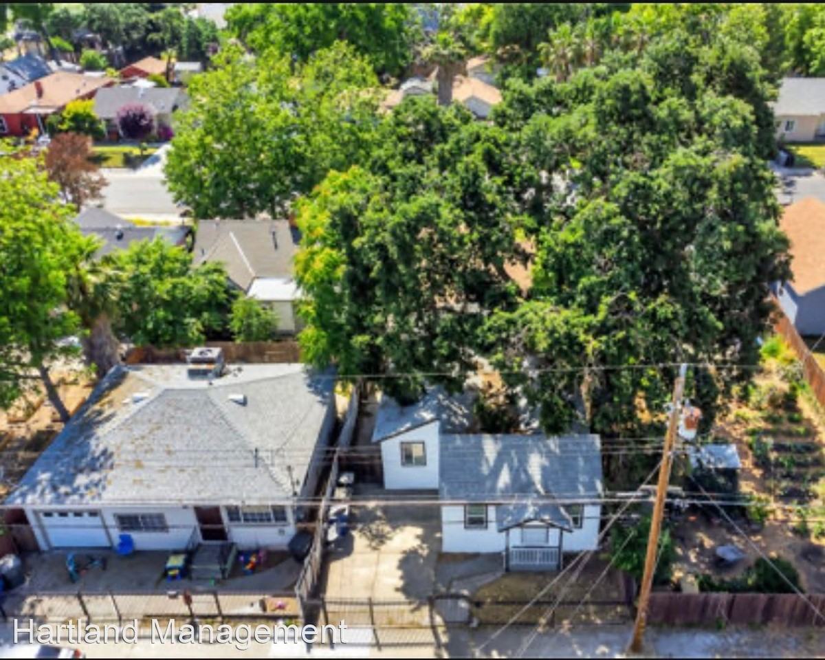 4006 34th St, Sacramento, CA 95820 2 Bedroom House for 2,000/month