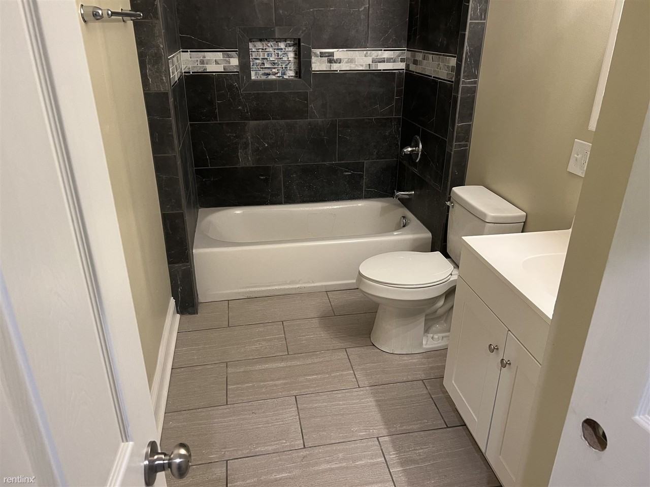 Uptown close Point Park Univ./ DUQUESNE University Apartments 2005