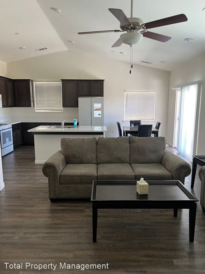 1108 E Ventura St, Avenal, CA 93204 3 Bedroom House for 2,320/month