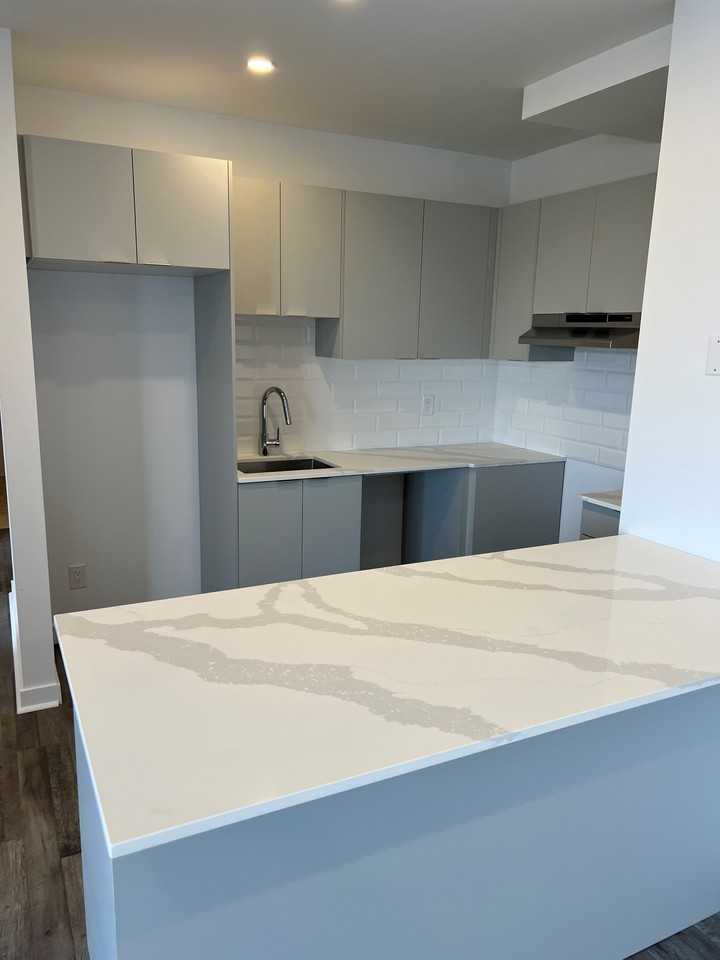 15 AV. DES LOURDES Apartments 15 Av De Lourdes, PointeClaire, QC H9S