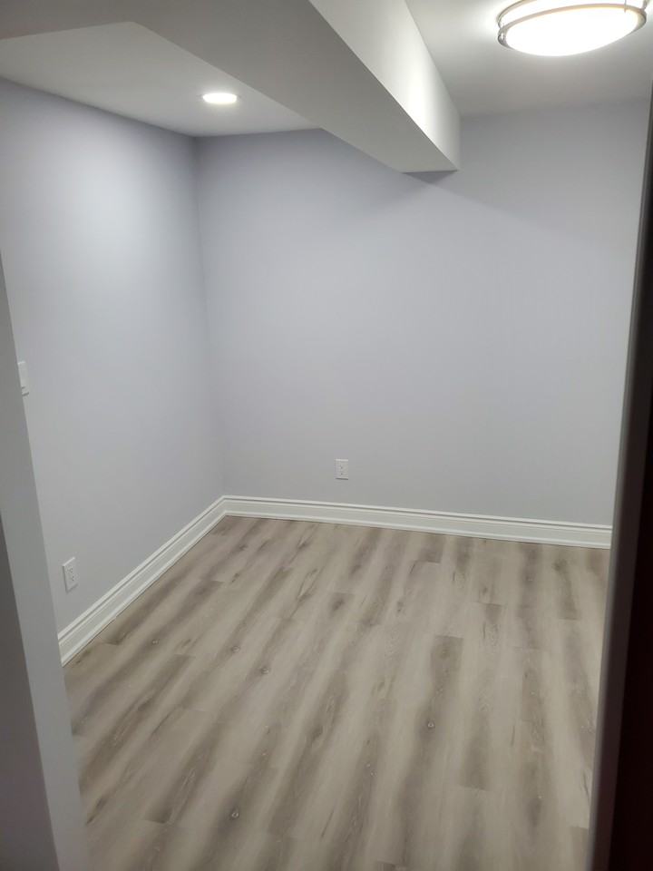 1447 Clearbrook Drive, Oshawa, ON L1K 2N7 1 Bedroom House for 850