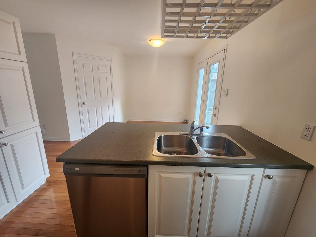 209 Hopewell Avenue 1 Apartments 209 Hopewell Ave, Ottawa, ON K1S