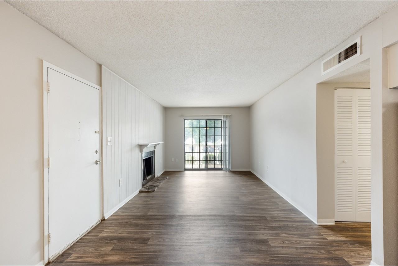 Chimneys of Greenville Apartments 4990 Old Spartanburg Rd, Taylors