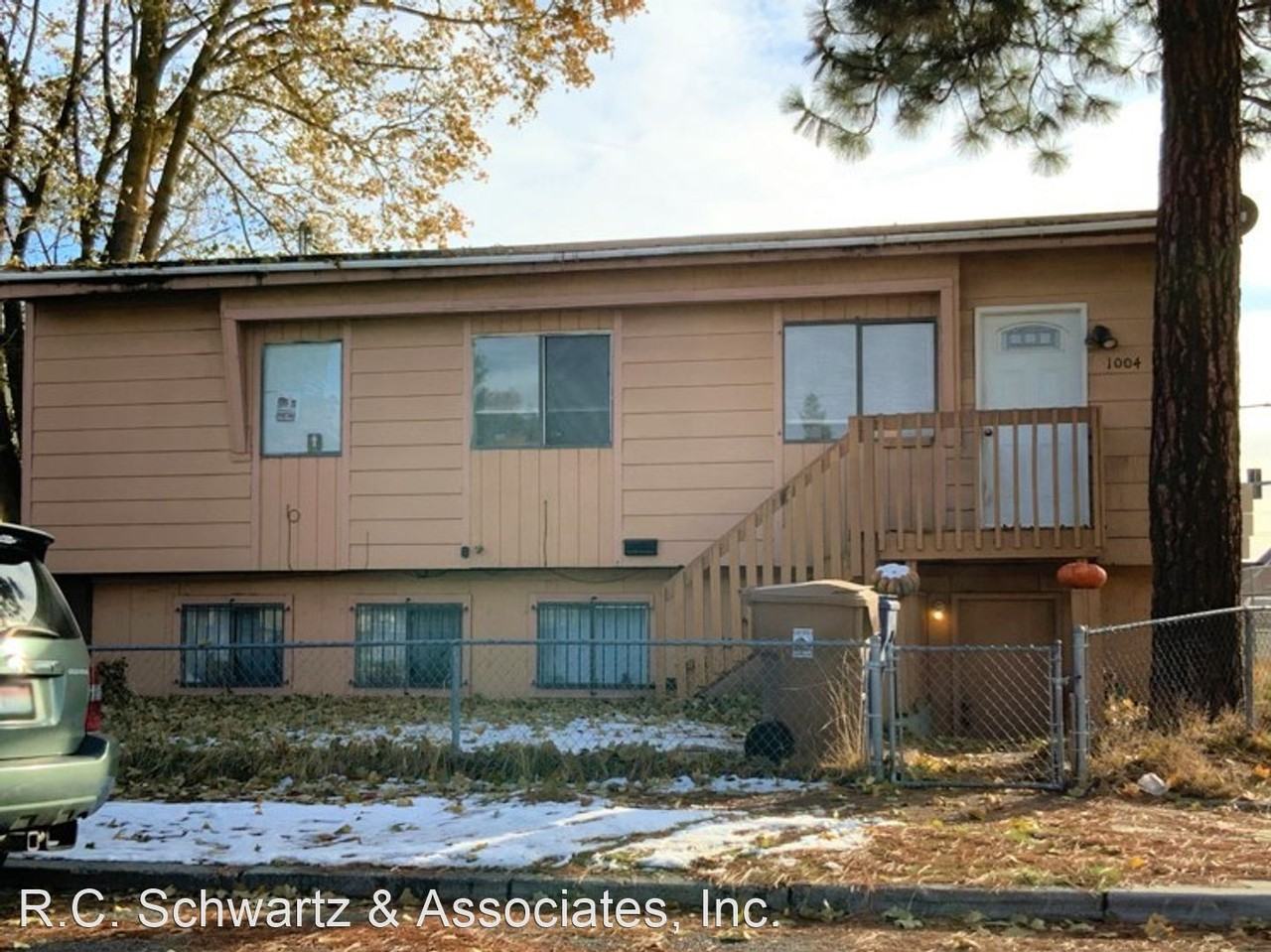 1002/1004 E Broad Ave Apartments in Nevada Lidgerwood, Spokane, WA