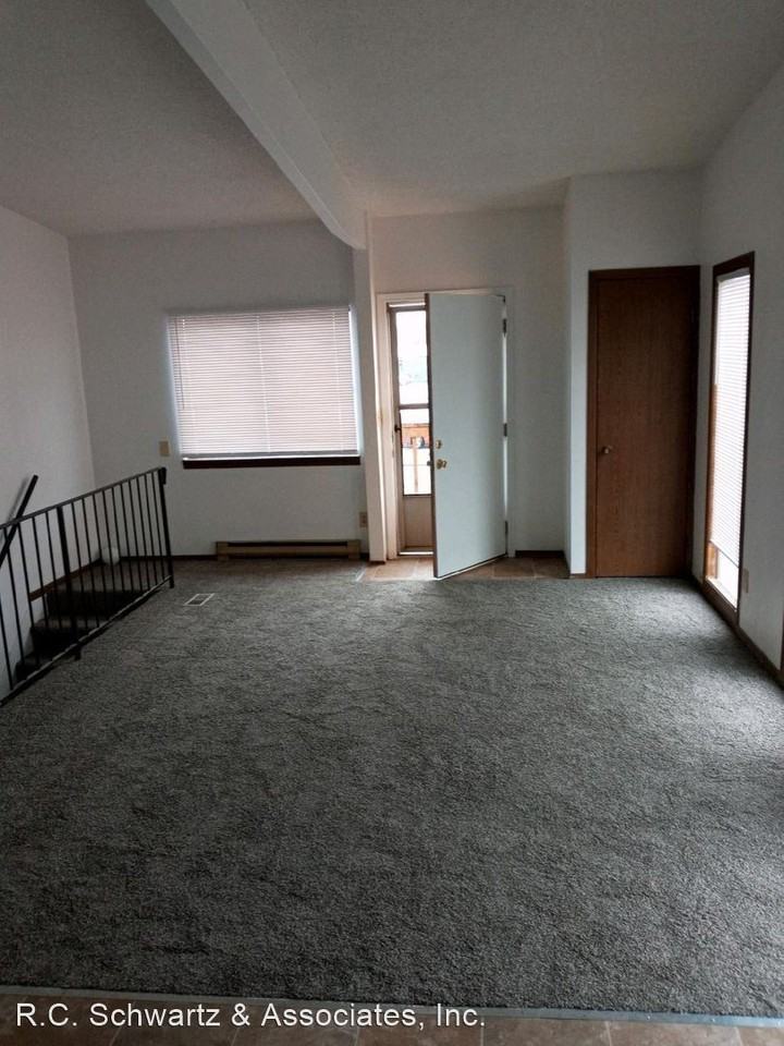 1002/1004 E Broad Ave Apartments in Nevada Lidgerwood, Spokane, WA